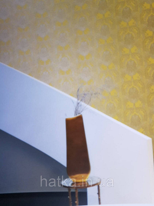 Обои флизелиновые  Khroma Serenade SER208 вензеля розетки завитки золотом на желтом фоне Киев - изображение 2