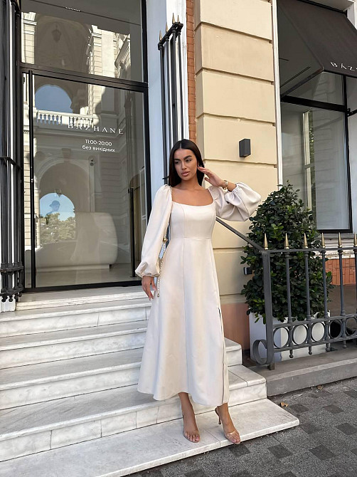 Женское праздничное, сдержанное макси платье с разрезом костюмка Одесса - изображение 1