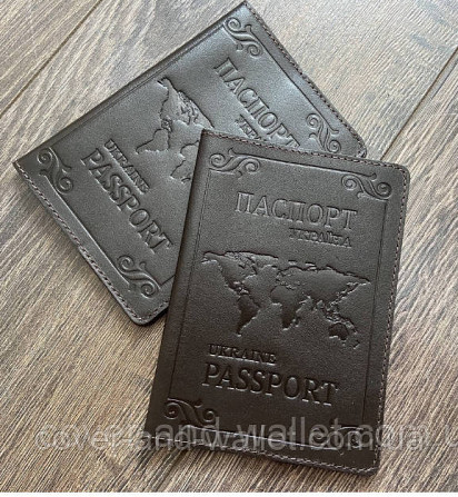 Шкіряна обкладинка для паспорта карта світу коричнева ST Leather Київ - фото 1