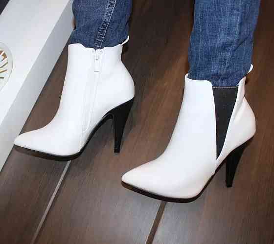 Жіночі Черевики Білі на Каблуку Шкіряні Модельні Ботильйони Напівчоботи (розміри: 36,37,38,39,40) - 60-1 Дніпро