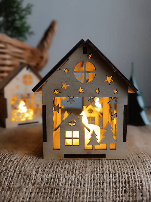 Новогодний домик из дерева с LED подсветкой 13 см - праздничный декор и подарок Ирпень - изображение 2
