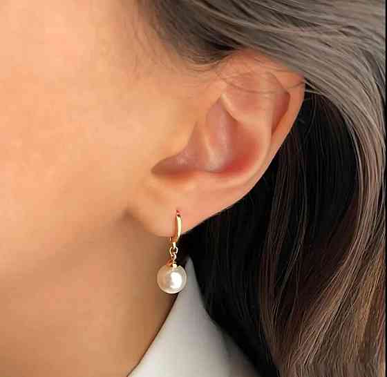 Набор украшений с жемчужинами: серьги-подвески и ожерелье золотого цвета Киев