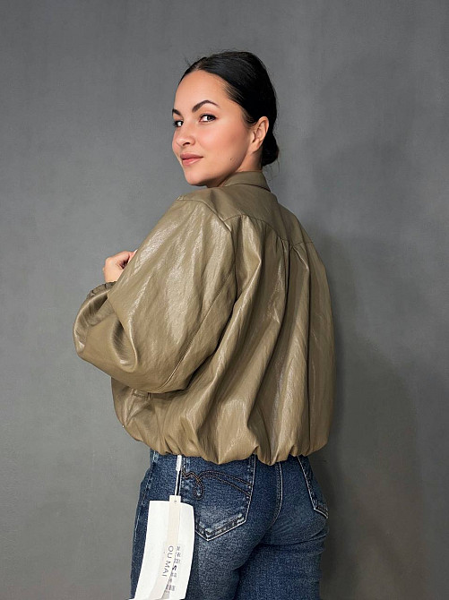 Куртка жіноча Ou Mai 3351 з екошкіри бомбер на блискавці комір-стійка оверсайз бежева, бежевий, XL Київ - фото 2