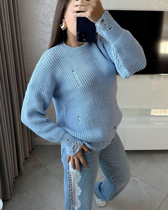 Женский уютный оверсайз свитер с рваным эффектом машинная вязка Голубой Одесса - изображение 5