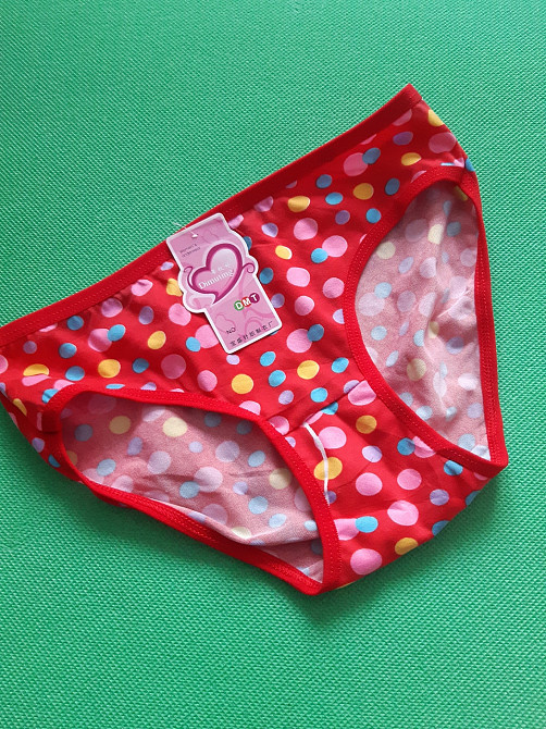 Трусы в горох красные С ДЕФЕКТОМ (сзади немного полинявшие), 42-44 размер, материал не указан Киев - изображение 1