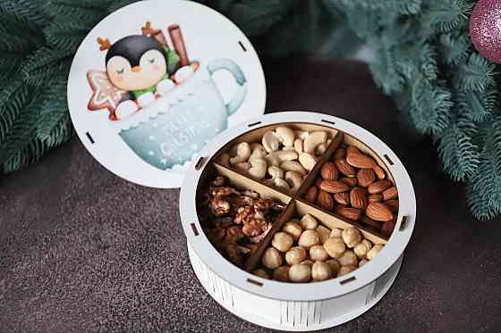 Набор орехов в деревянной коробочке 300 г Одесса