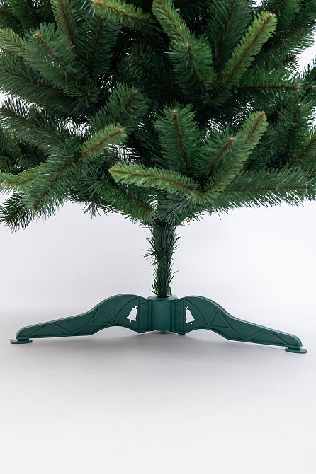 Зелена штучна ялинка 1,4 м для святкового декору Київ - фото 1