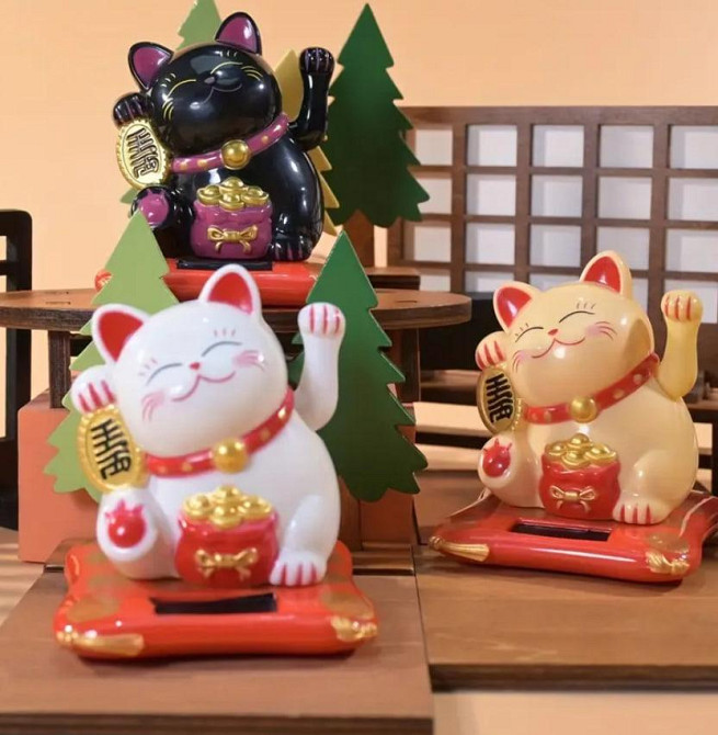 Манекі-неко статуетка на сонячній батареї - японський талісман удачі та багатства. Колір білий Київ - фото 3