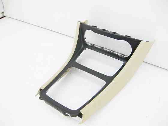 Mercedes-Benz  A1766807200 8L36 Декоративна вставка в підлокітник під блок керування кліматом та підсклянники CLA Shooting Brake X117 CLA C117 GLA X15 Одеса