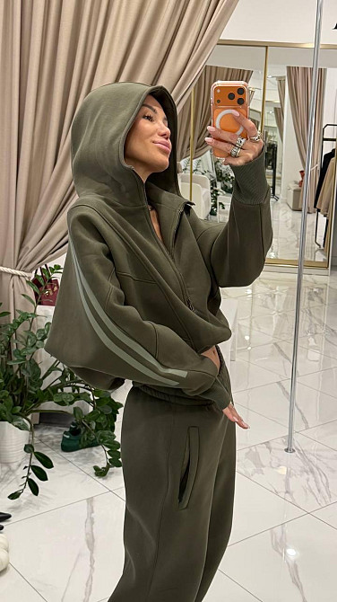 Женский стильный костюм с лампасами из качественной турецкой ткани Хаки, 44/46 Одесса - изображение 2