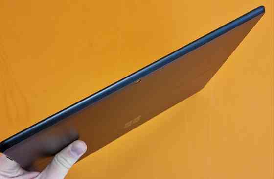 Планшет: Microsoft Surface Pro X 13