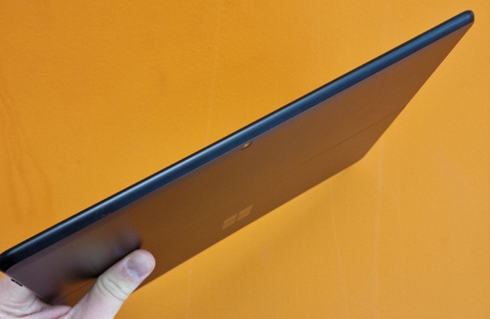 Планшет: Microsoft Surface Pro X 13