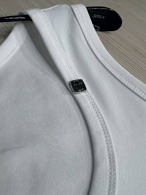 Майка женская A-N 25015 базовая трикотажная на широких бретелях с металлическим значком, белый, one size Киев - изображение 14