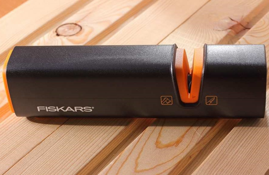 Точилка для топоров и ножей Fiskars 