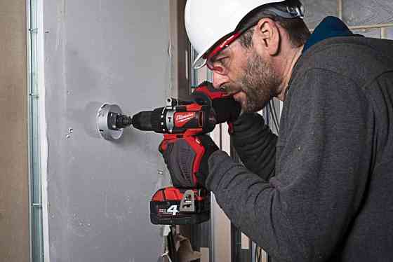 Дриль-шуруповерт з ударом акумуляторний MILWAUKEE, M18 BLPD2-502X (зарядний пристрій М12-18 С, 2 акумулятори М18 В5 5Аг, HD кейс Одеса