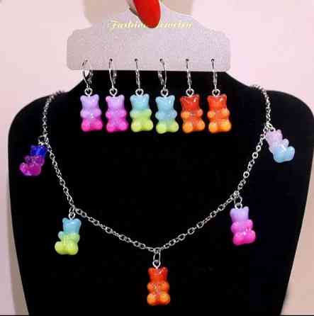 Украшения мишки (набор) - в набор входит сережки 3 пары и ожерелье разноцветные, материал смола Киев