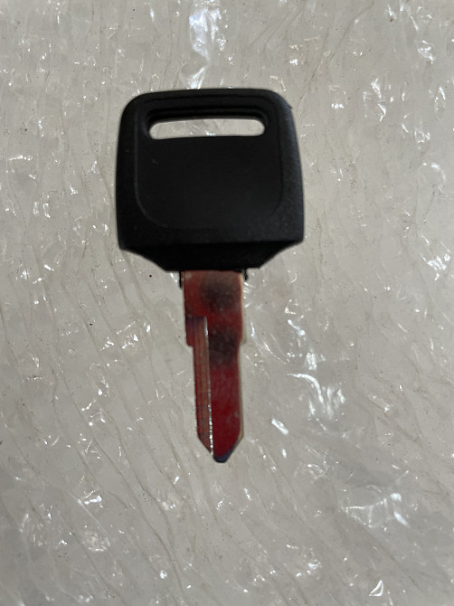 Ключ замку запалювання (заготівля) Сузукі (з емблемою, довгий, червоний) Мукачево - фото 1