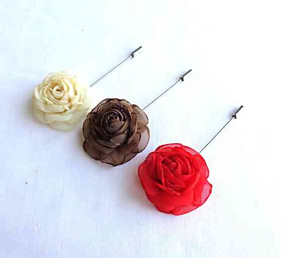 Бутоньерка цветок ручной работы на пиджак