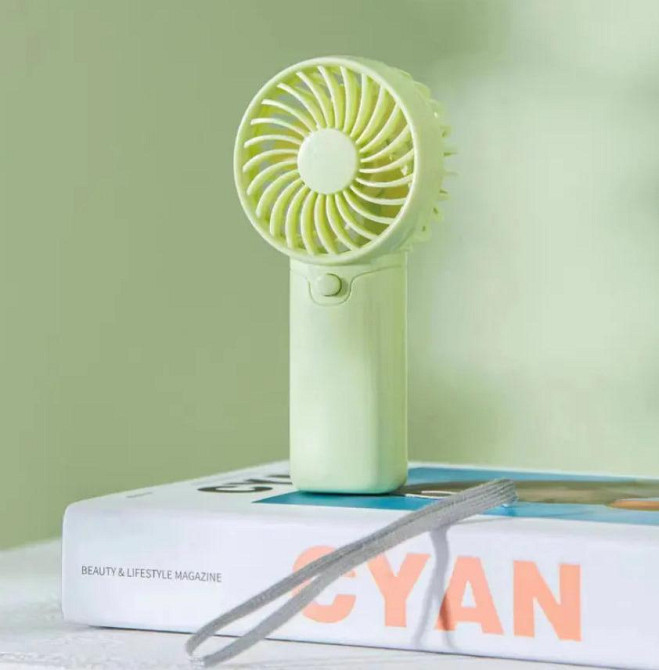 Портативный мини-вентилятор карманного размера на батарейках Ручной вентилятор для лета, путешествий Киев - изображение 1