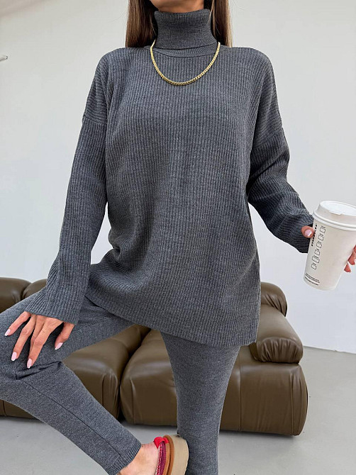 Женский прогулочный оверсайз костюм: свитер в рубчик оверсайз и лосины с эффектом утяжки вязка Графит Одесса - изображение 5