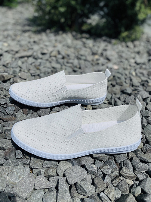 Yzy Мокасини балетки жіночі білі весна-літо зі штучної шкіри з перфорацією YZY B2109-2 р. 36-41 Коломия - фото 1