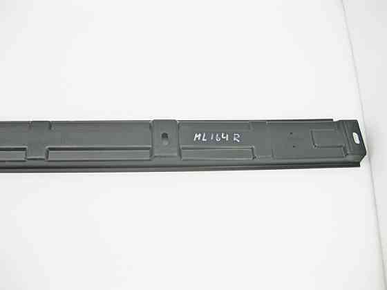 Mercedes-Benz  A1646981030 Пильовик - накладка підніжки нижня права ML W164 Одеса