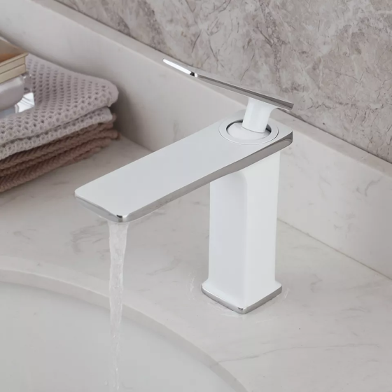 Смеситель качественный в ванную для умывальника, кран однорычажный из латуни для холодной и горячей воды Белый Каменец-Подольский