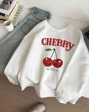 Жіночий теплий оверсайз світшот з вишеньками тринитка на флісі Одеса