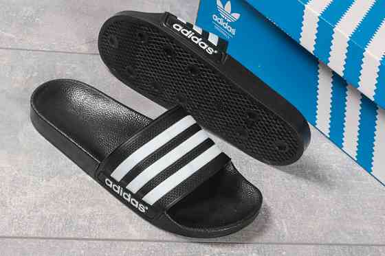 Женские спортивные тапочки Adidas черные с белым Киев