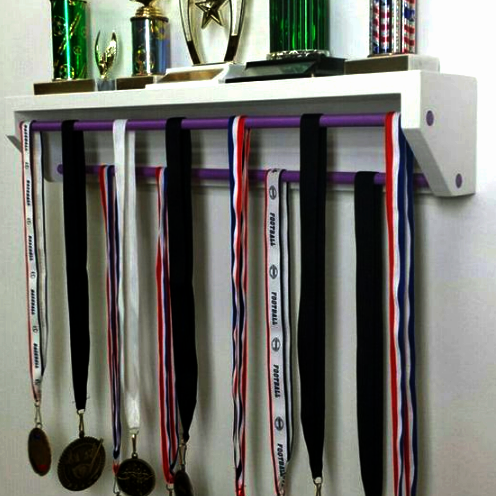 Полка для медалей 