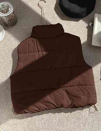 Женская укороченная жилетка с карманами на молнии плащевка эмми на синтепоне Шоколад, 46/48 Одесса