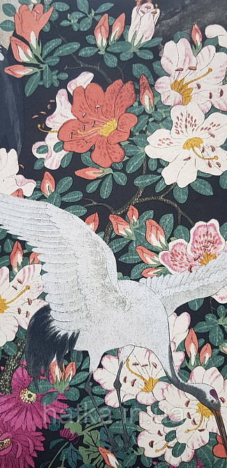 Шпалери вінілові на флізеліні Rasch Clasik 0,53х10 птиці цаплі квіти листя яскраві бузкові рожеві на чорному Київ - фото 2