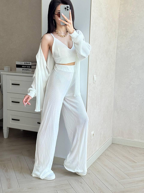 Жіночий легкий базовий костюм трійка: сорочка топ і штани плісе Одеса - фото 2