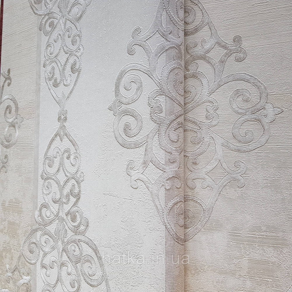 Шпалери метрові вінілові на флізелін 24 Carati Cristiana Masi вензель великий структурний сріблом на молочному Київ - фото 1