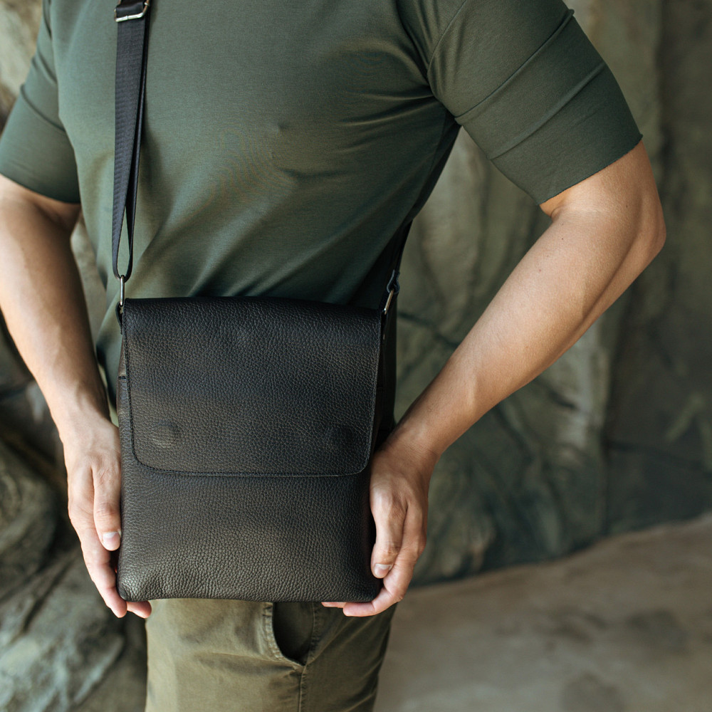 Чоловіча сумка повсякденна через плече шкіряна з клапаном містка, чорнаMasterSem Київ - фото 6