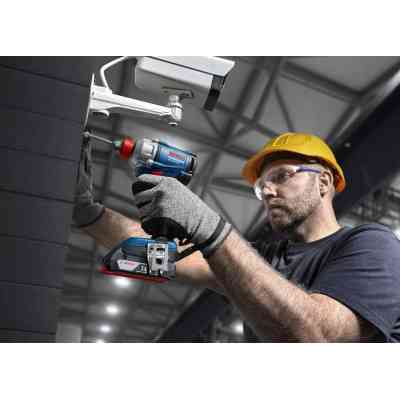 Гайковерт Bosch GDR 18V-215 18V, 2х2Ah, 3800об/мин, 215Нм, M6-M16, кейс (0.601.9N2.022) Винница