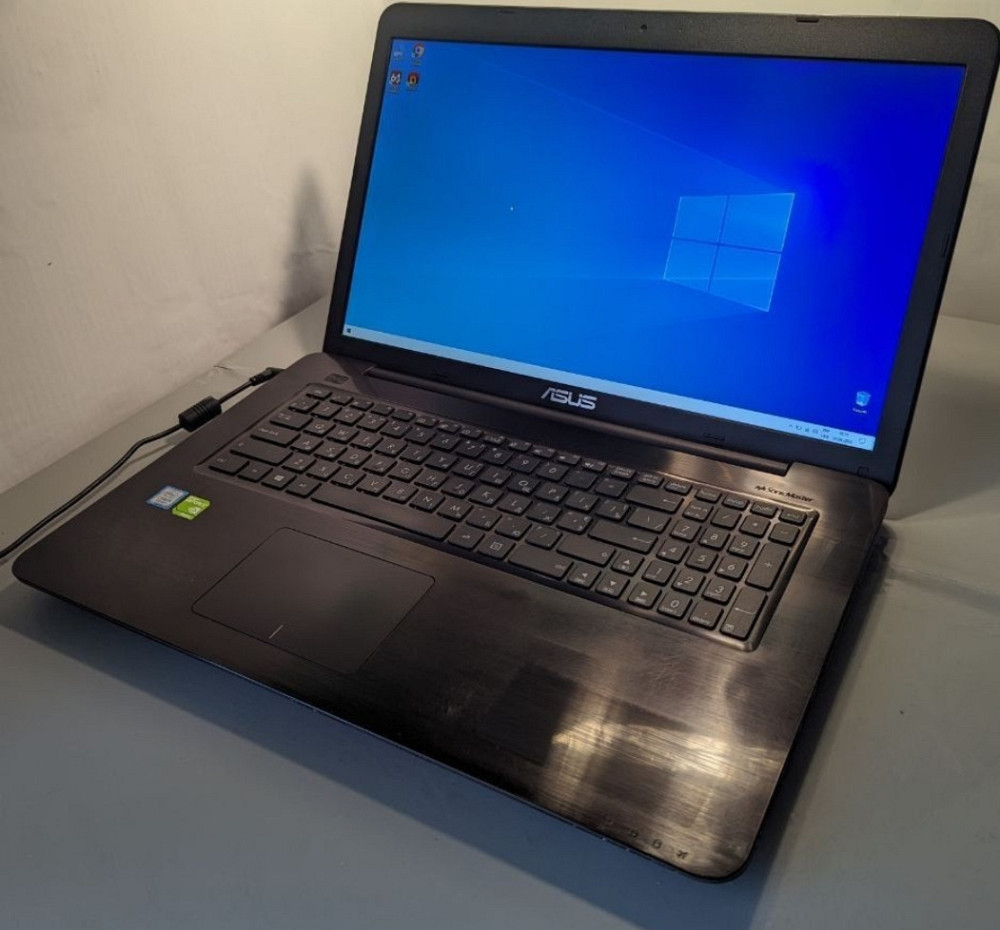 Ноутбук: ASUS 17.3