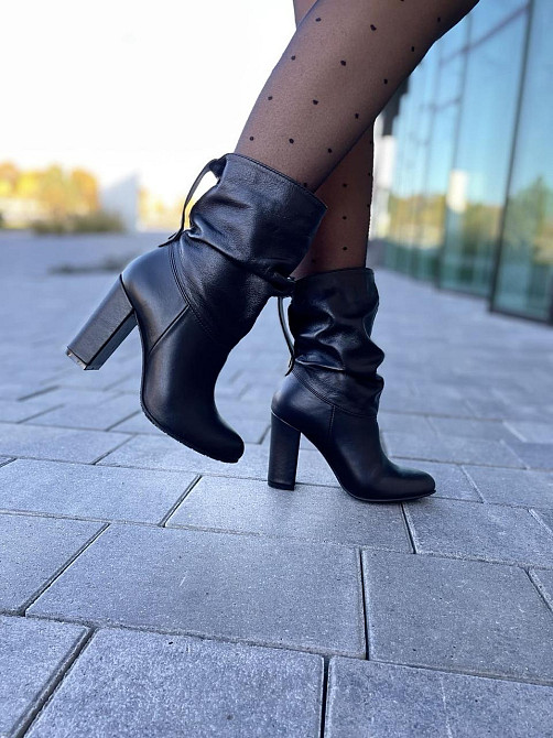 Nivelle Черевики жіночі NIVELLE чорні натуральна шкіра каблук 10см висота 15см 35р.-22.5см 39р. Коломия - фото 6