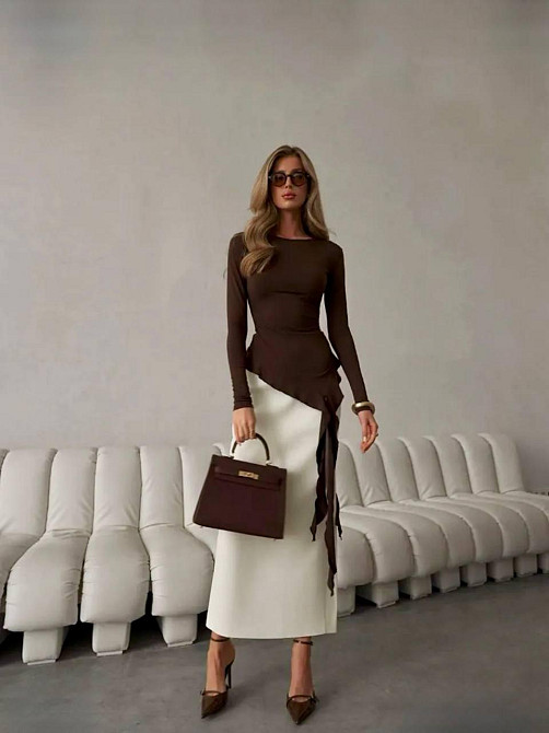 Женский стильный асимметричный лонгслив со шлейфом микродайвинг Шоколад Одесса - изображение 4