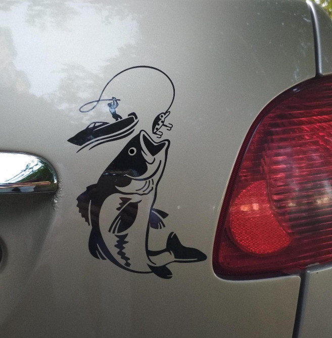 Наклейка на авто Рыбак с крупной рыбой Киев - изображение 2