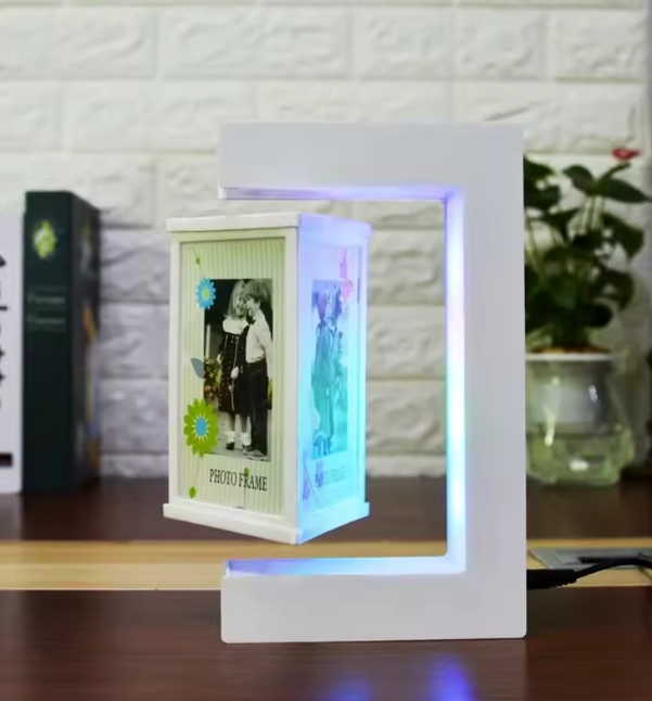 Левитирующая фоторамка-ночник на 3 три фото Фоторамка левитация Белая Кременчуг - изображение 1