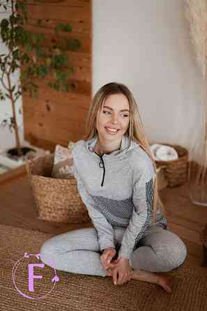 Повседневный женский костюм из трикотажа 