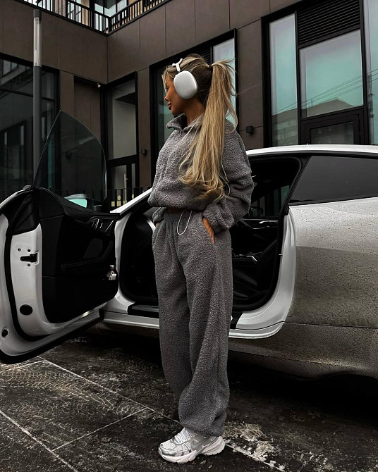 Женский стильный теплый костюм двойка из барашка Графит Одесса - изображение 2