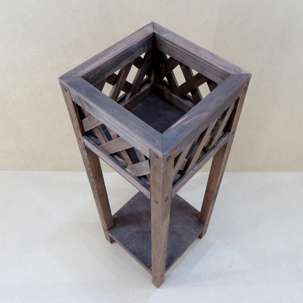 Кашпо на стойке 