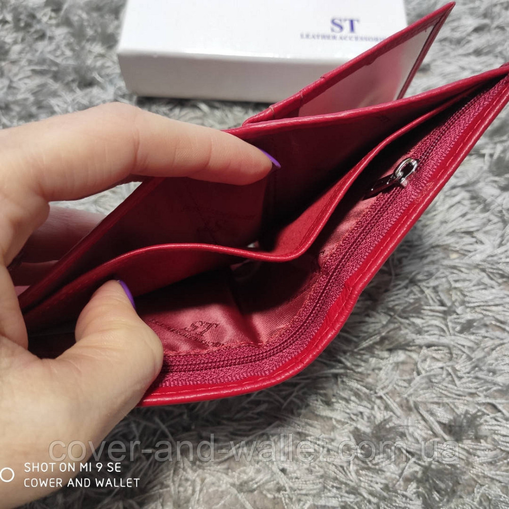 Маленький жіночий шкіряний гаманець червоного кольору з монетницею ST Leather Київ - фото 5
