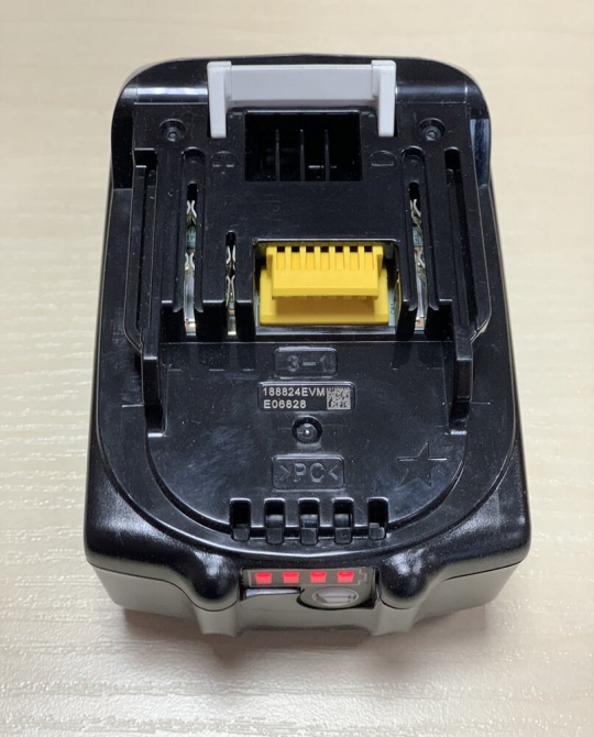 Професійний акумулятор Li-ion Makita 18 В LXT BL1830B (632G12-3) : 18V 3 Ah, вага 610 грам Київ - фото 8