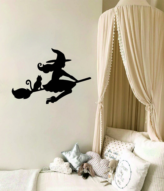 Декоративное настенное Панно «Ведьма на метле с котом», Декор на стену 90*63 см, Черный Киев - изображение 1
