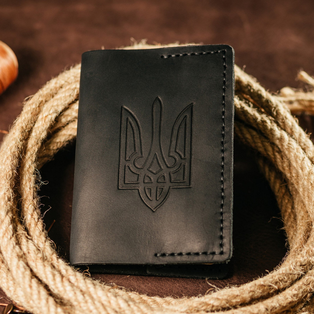 Паспортниця Чорна Тризуб шкіряна, стильний практичний чохол зі шкіри з тисненням, обкладинка на паспортMasterSem Київ - фото 1