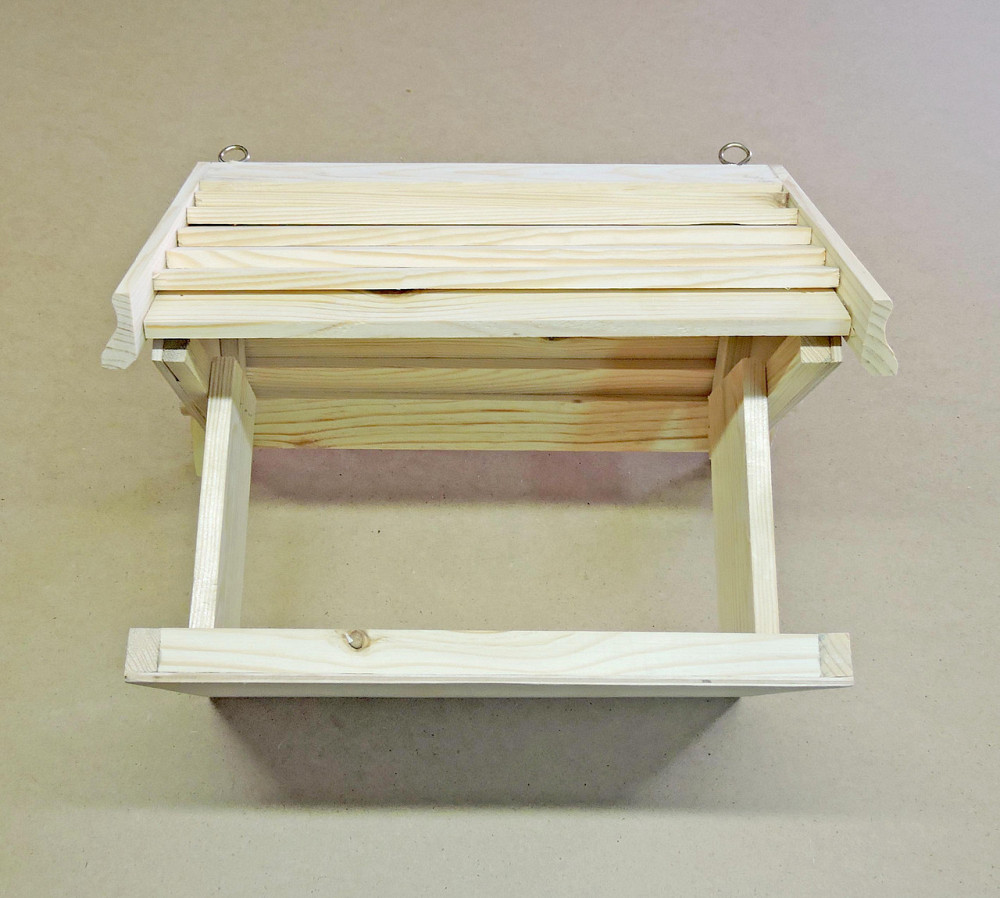 Кормушка садовая для птиц 