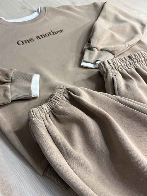 Костюм женский A-N 27063 свитшот и джогеры оверсайз с вышивкой бежевый, бежевый, S Киев - изображение 7